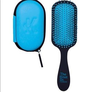 Conair knot doctor detangling hot brush - NEW